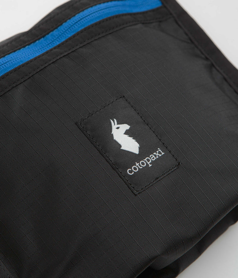 Cotopaxi Lista Cada Dia 2L Lightweight Crossbody Bag in Black