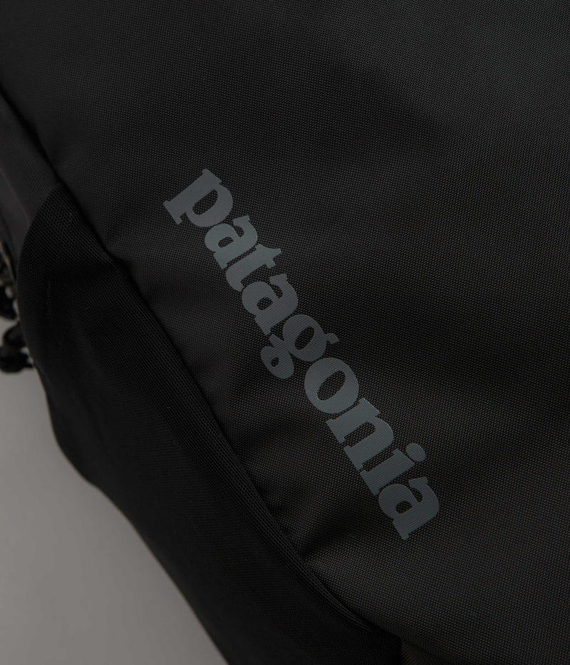 Patagonia Atom Tote Pack 20L in Black