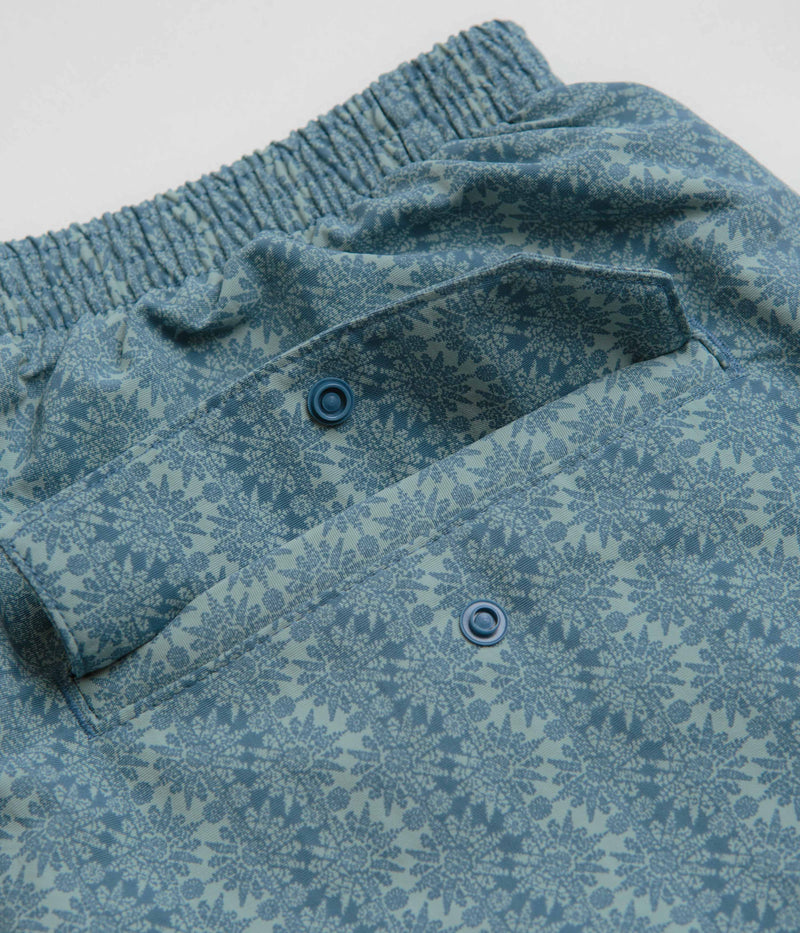 Patagonia Baggies Longs 7" Shorts in Kaleidoscope: Still Blue