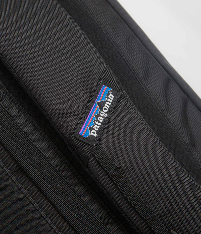 Patagonia Black Hole Backpack 32L in Black and Black