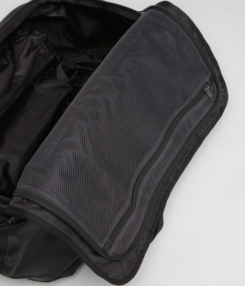 Patagonia Black Hole Duffel Bag 40L in Black and Black