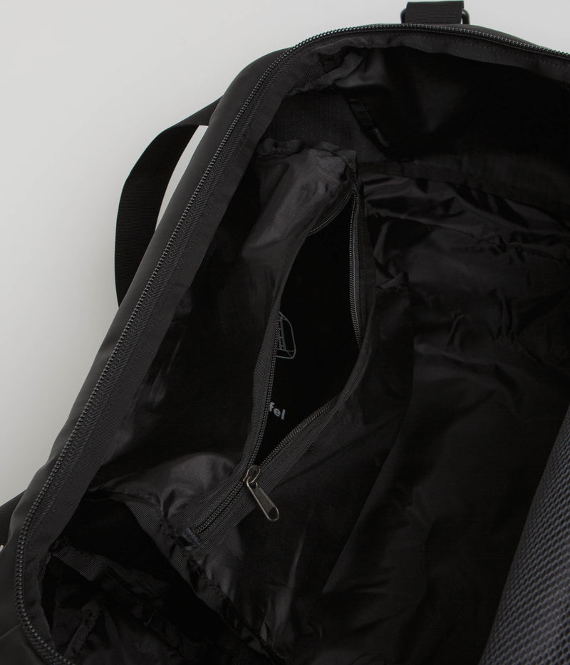 Patagonia Black Hole Duffel Bag 40L in Black and Black