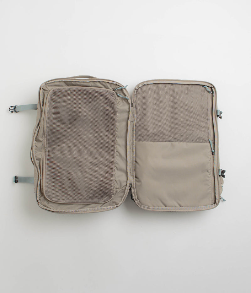Patagonia Black Hole MLC Bag in Seabird Grey